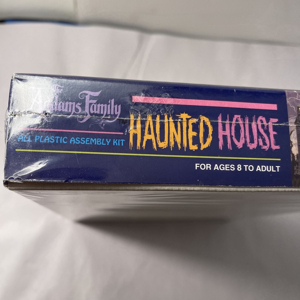 Polar Lights The Addams Family Haunted House with Ghosts Model Kit 5001 New - Picture 6 of 12